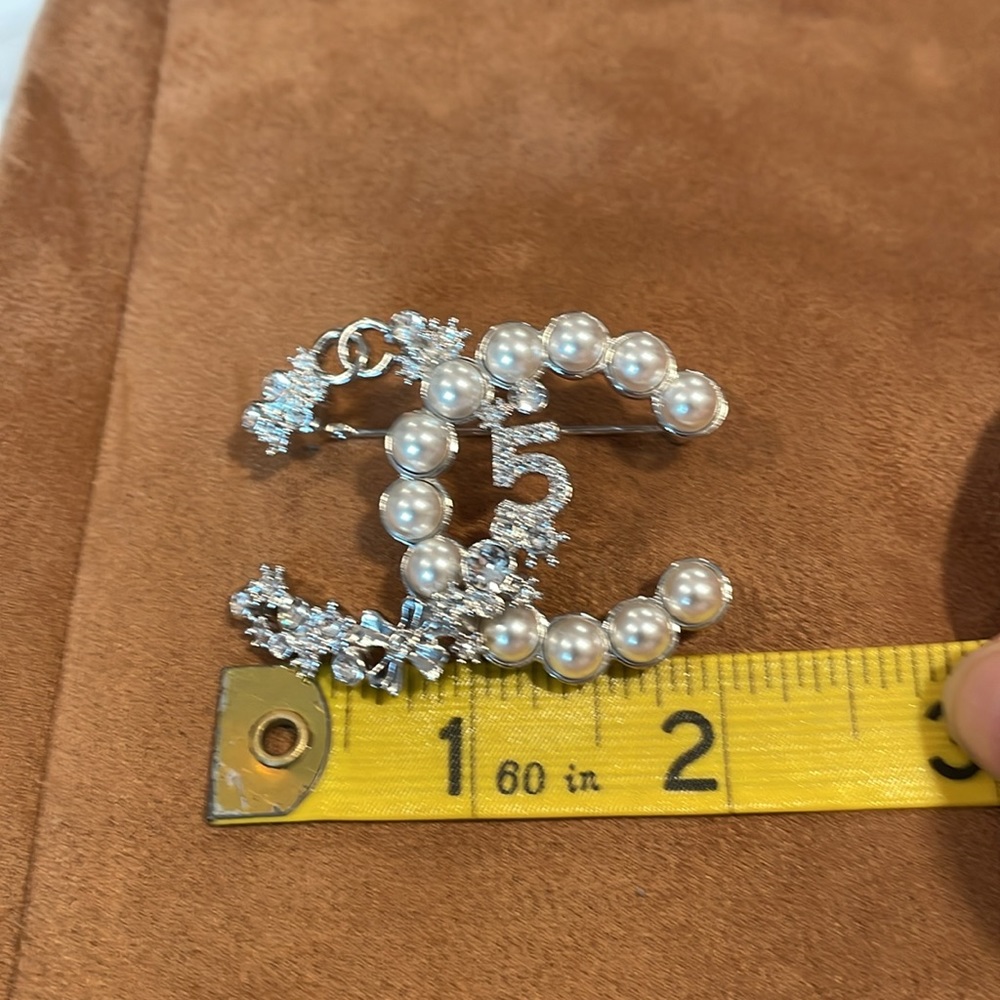 Chanel brooch, box, receipt, bag, flower and ribbon - Picture 14 of 16